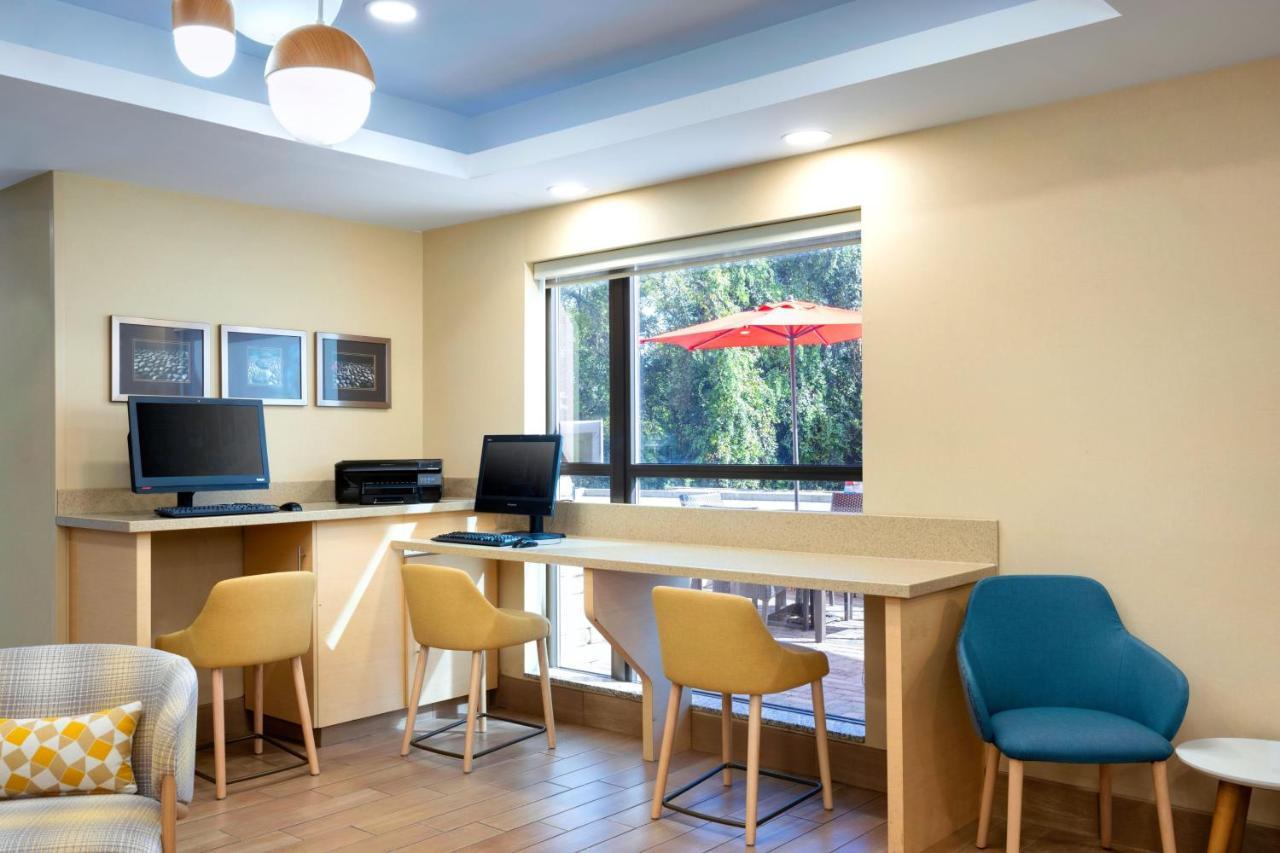 Towneplace Suites By Marriott York Kültér fotó